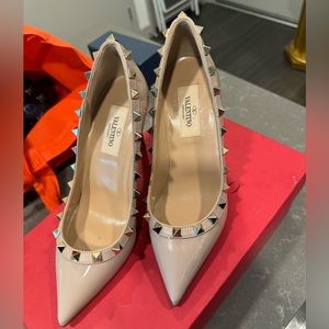 Brand new Valentino Rockstud Pumps
